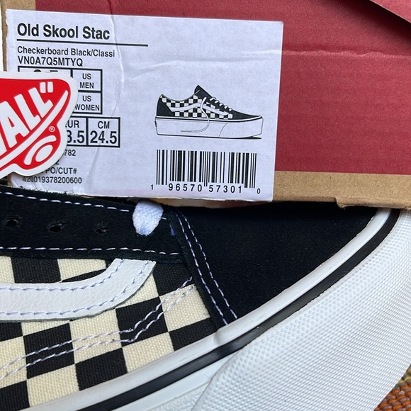 Vans Men’s Old Skool Stacked 
Checkerboard Black/Classic
VN0A7Q5MTYQ
Platforms - Picture 16 of 16